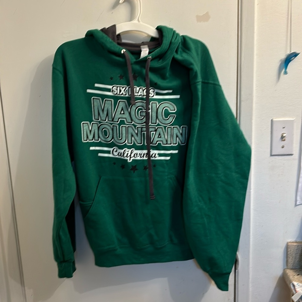 Six Flags Magic Mountain Valencia Green Hoodie, Medium, Only worn once